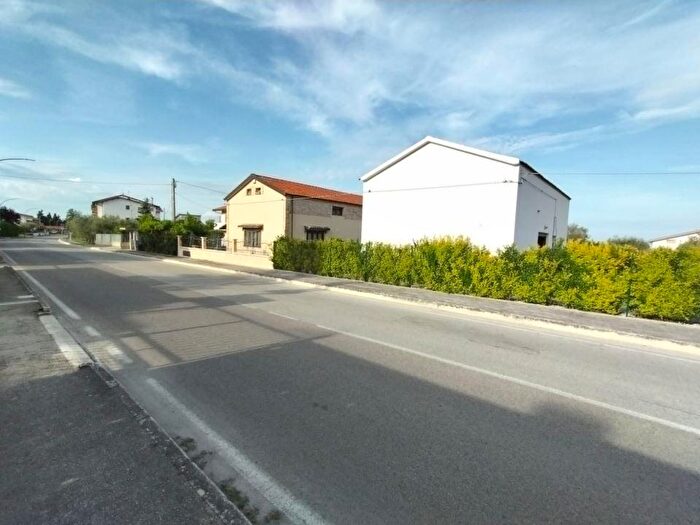 Casa con 6 locali in vendita in Via San Moro, Canosa Sannita