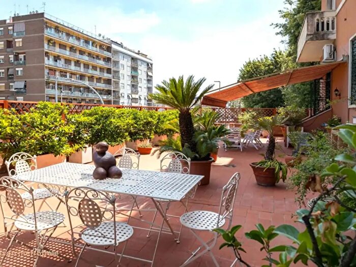 Appartamento in affitto in Via Giuseppe Parini, Roma