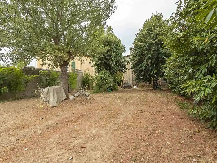 Casa con 7 locali in vendita in Campi Bisenzio