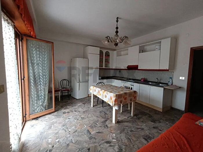 Appartamento trilocale in vendita in Via Umberto I, Ischitella