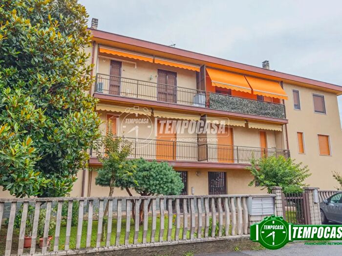 Appartamento trilocale in vendita in Via Monsignor Bargiggia, Lacchiarella