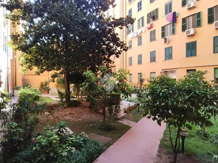 Appartamento quadrilocale in vendita in Via Tracia, Roma
