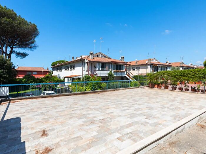 Appartamento trilocale in vendita in Via Archelao di Mileto, Roma