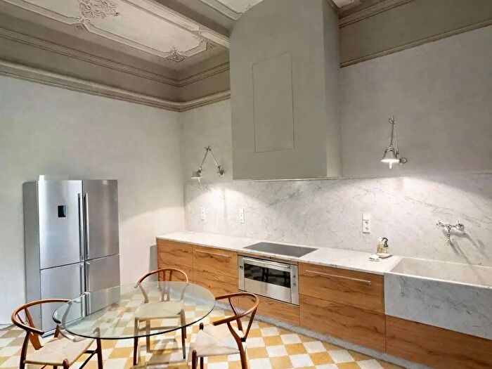 Appartamento con 6 locali in vendita in Modena