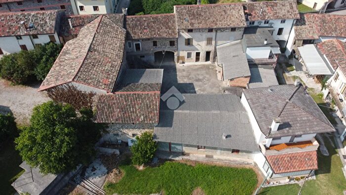 Casa quadrilocale in vendita in Via Cristoforo Colombo, Mereto Di Tomba