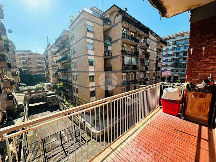 Appartamento bilocale in vendita in Via Cornelio Magni, Roma