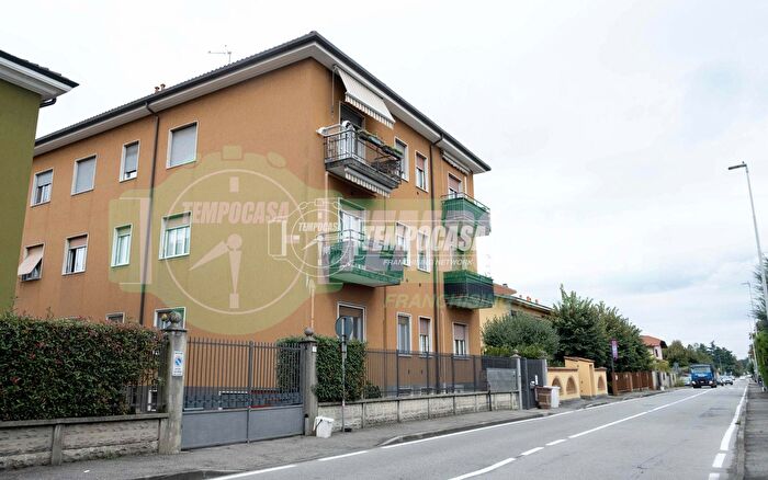 Appartamento trilocale in vendita in Via Barbaiana, Lainate