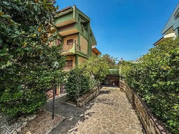 Casa con 6 locali in vendita in Via Ermesianatte, Roma