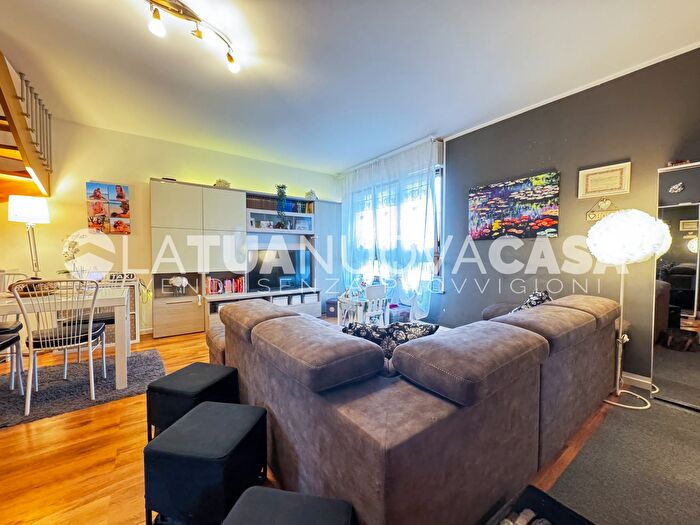 Appartamento trilocale in vendita in Via Piave, Bareggio