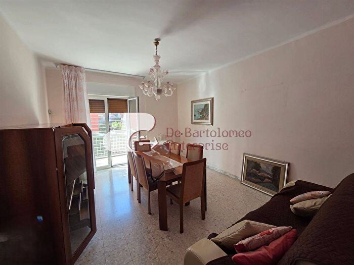 Appartamento trilocale in affitto in VIA MONTE SAN MICHELE, Poggiofranco, Bari
