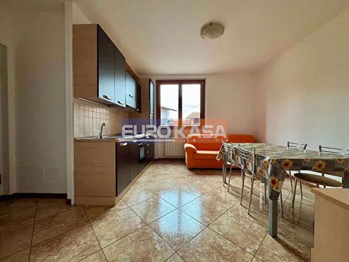 Appartamento bilocale in vendita in Via Mazzini, Osio Sopra