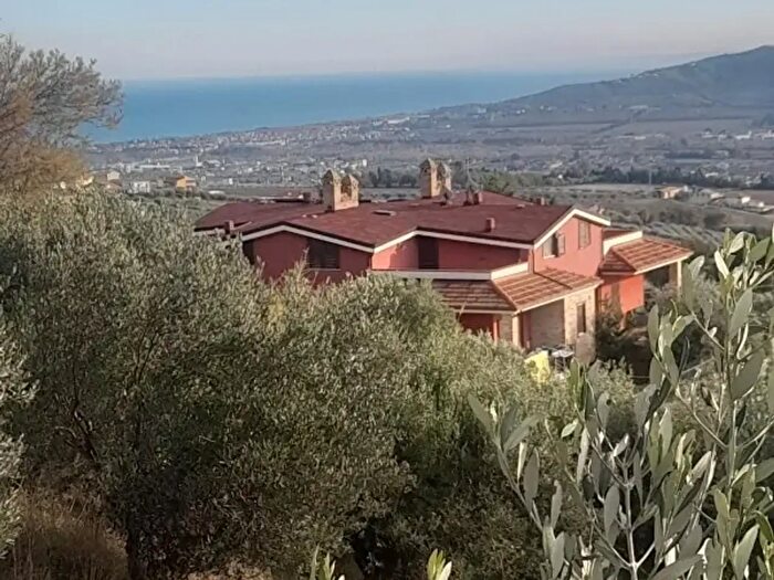 Casa quadrilocale in affitto in Via Colle delle Corte, Roseto Degli Abruzzi