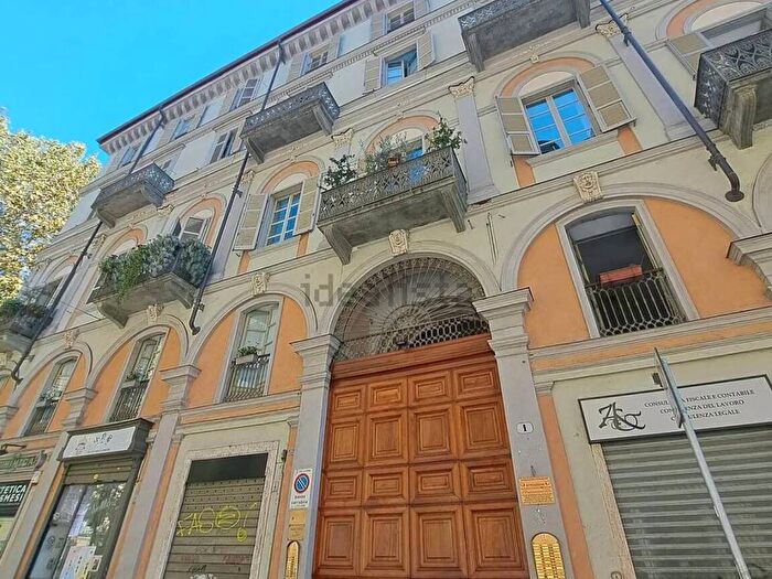 Appartamento monolocale in affitto in Via Saluzzo, San Salvario Baretti, Torino