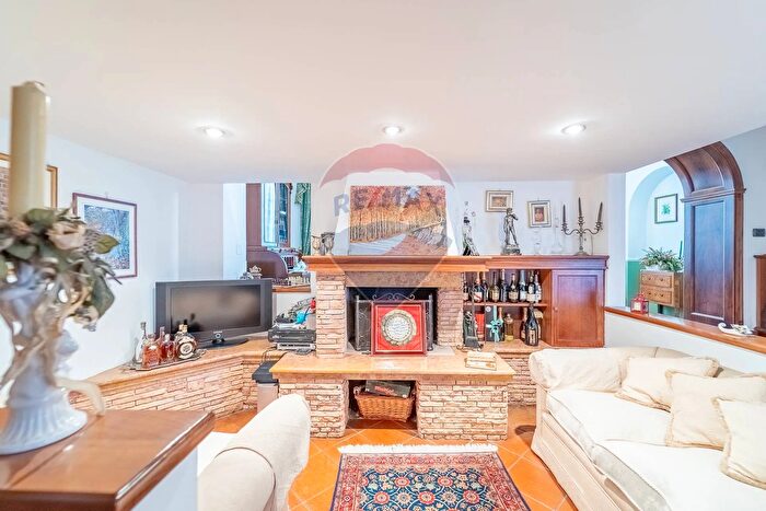 Casa con 8 locali in vendita in Via Giuseppe Micali, Roma