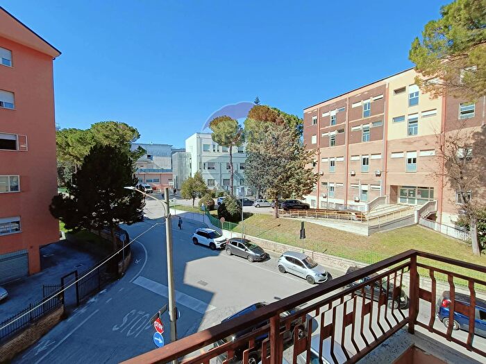 Appartamento con 7 locali in vendita in Via Milano, Lanciano