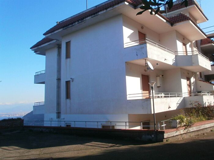 Appartamento trilocale in vendita in Vico Equense