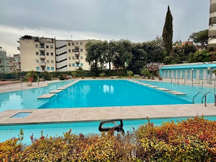 Appartamento con 6 locali in affitto in Piazza Stefano Jacini, Vigna Clara Vigna Stelluti, Roma