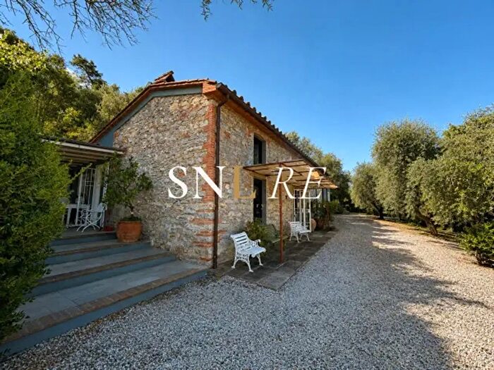 Casa con 6 locali in vendita in Viale Giacomo Matteotti, Pistoia