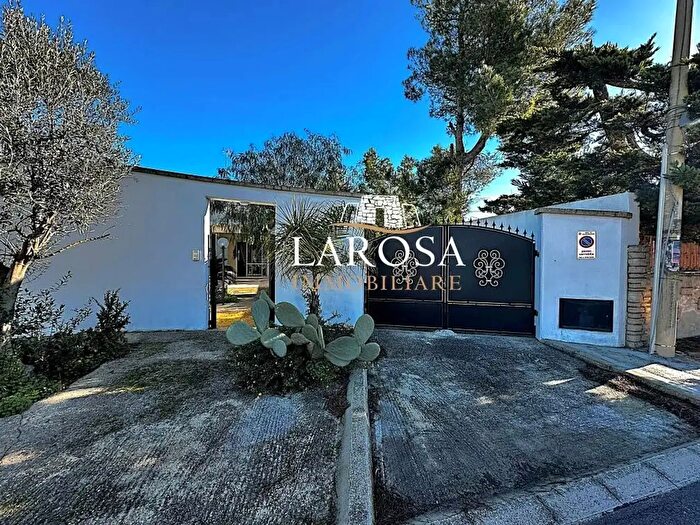 Casa con 5 locali in vendita in Via Giunone, Melendugno