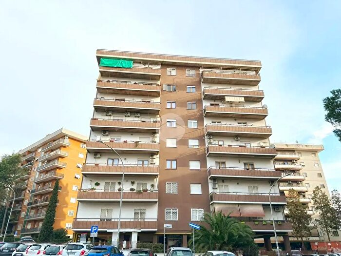 Appartamento quadrilocale in vendita in Via Libero Leonardi, Roma