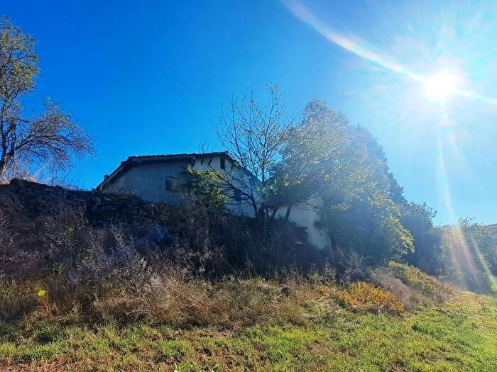 Casa con 13 locali in vendita in Pareto