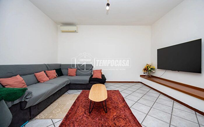 Appartamento trilocale in vendita in Via Cassinone, Seriate