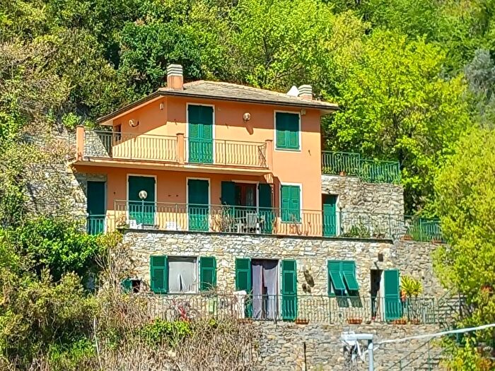 Casa con 6 locali in vendita in Recco