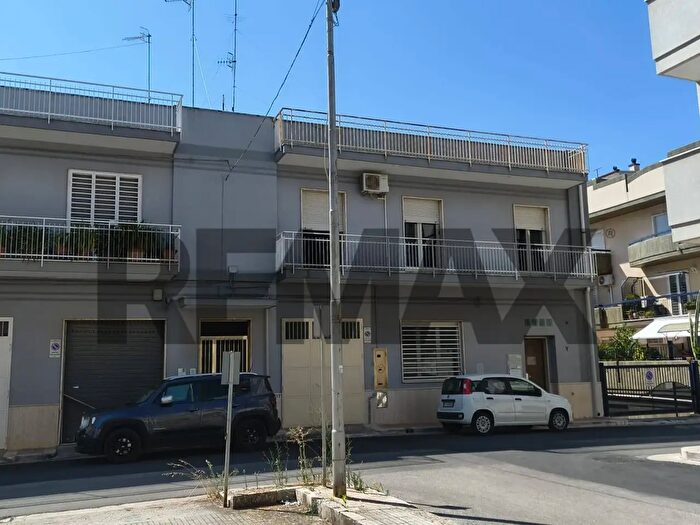 Casa quadrilocale in vendita in Castellana Grotte