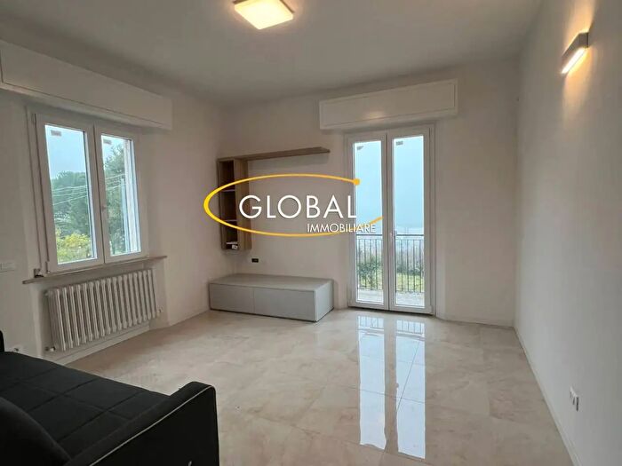 Appartamento quadrilocale in affitto in Via Offagna, Ancona