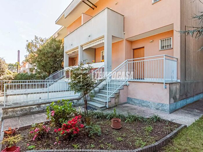 Casa con 5 locali in affitto in Via Pietro da Gallarate, Gallarate