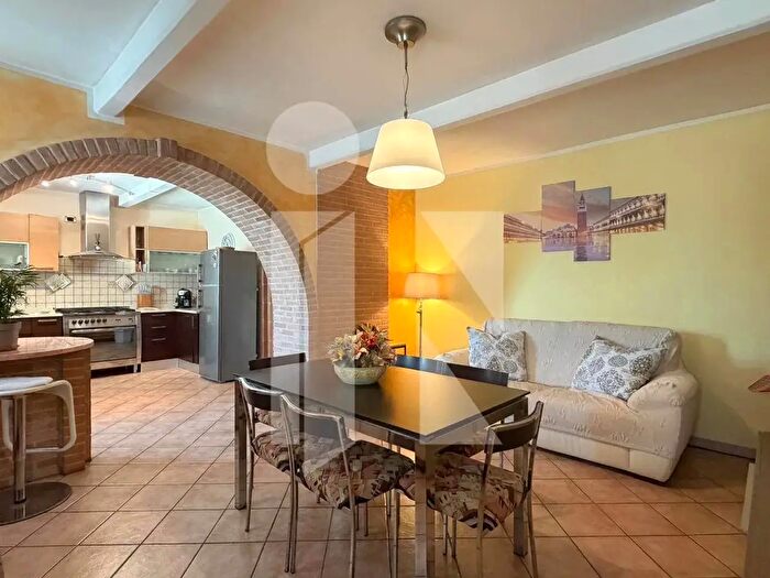 Casa con 6 locali in vendita in Sermide e Felonica