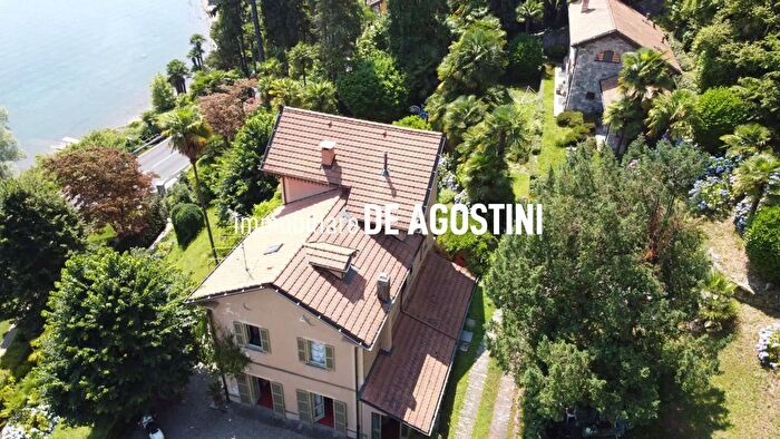 Casa con 10 locali in vendita in Via Sempione Meina Novara, Meina