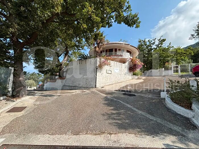Appartamento trilocale in vendita in Via Parco Le Torricelle, Falconara Albanese