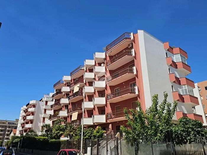 Appartamento quadrilocale in vendita in Via Avv V Malcangi, Trani