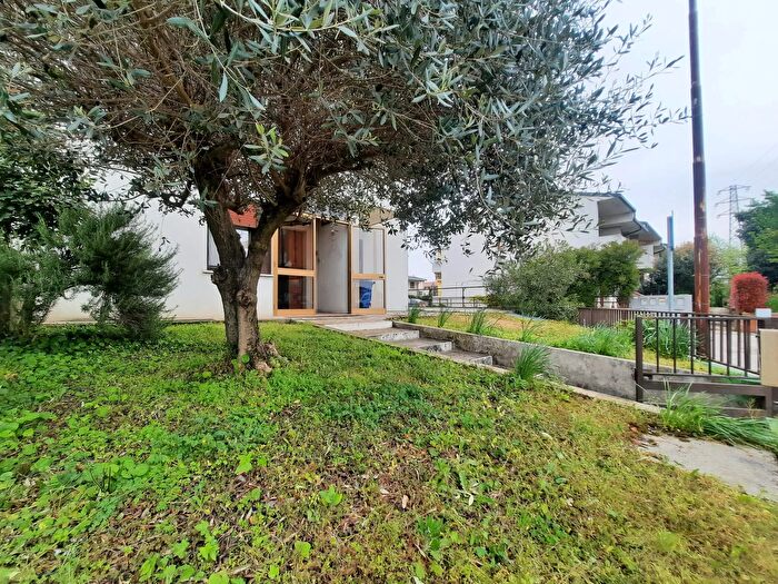 Casa con 7 locali in vendita in Borgo Treviso, Castelfranco Veneto
