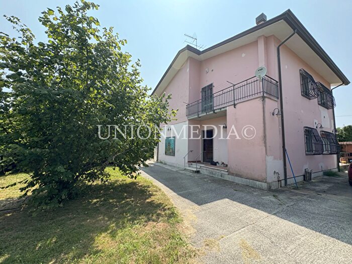 Casa con 9 locali in vendita in Via Bradiola, Sarzana