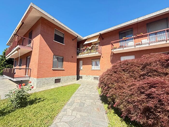 Appartamento con 7 locali in vendita in Via San Remigio, Carignano