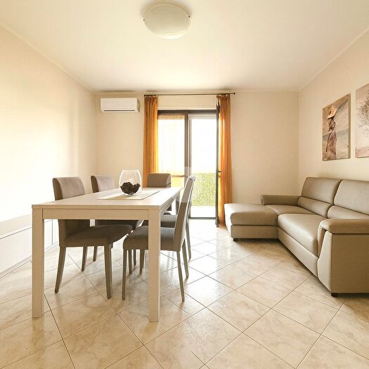 Appartamento con 5 locali in vendita in Via Giusti, Nichelino