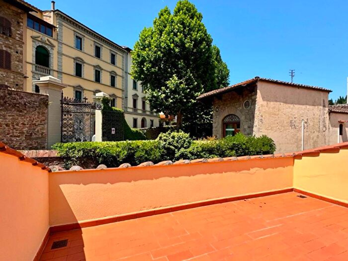 Appartamento trilocale in affitto in Viale Francesco Petrarca, Porta Romana, Firenze