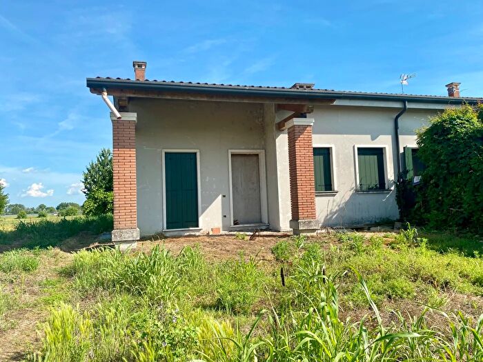 Casa trilocale in vendita in Via Cavaizza Snc, Borgo Veneto