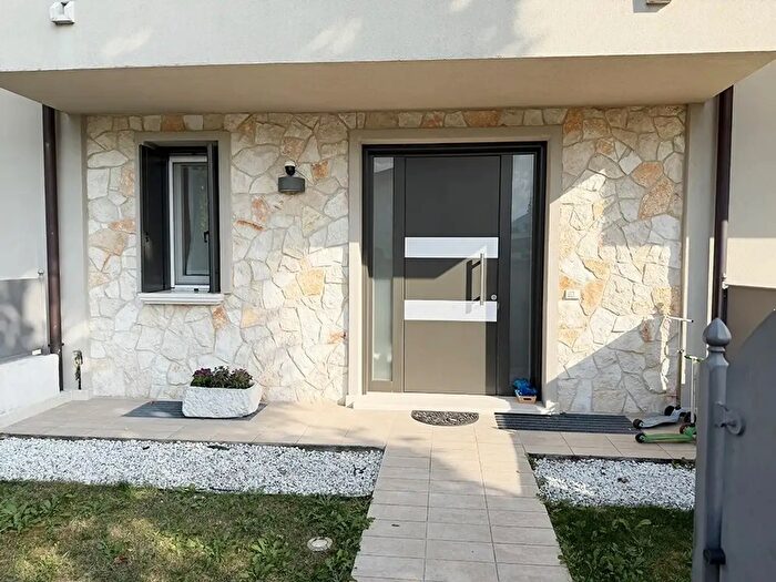 Casa con 5 locali in vendita in Bassano Del Grappa