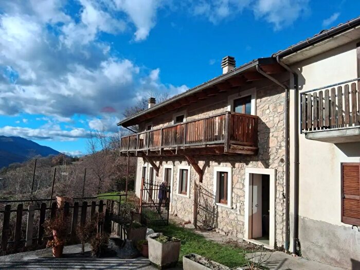 Appartamento con 6 locali in vendita in SantEufemia A Maiella