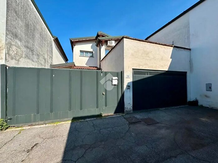 Casa quadrilocale in vendita in Via Cellino, Castelleone