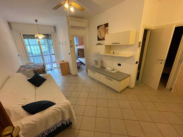 Appartamento trilocale in affitto in Viale dei Lecci, Lido degli Estensi, Comacchio