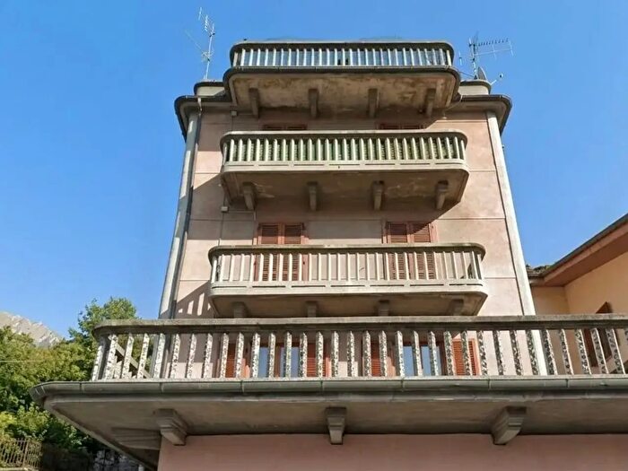 Appartamento con 6 locali in vendita in Via Ponte Romano, Saint Vincent
