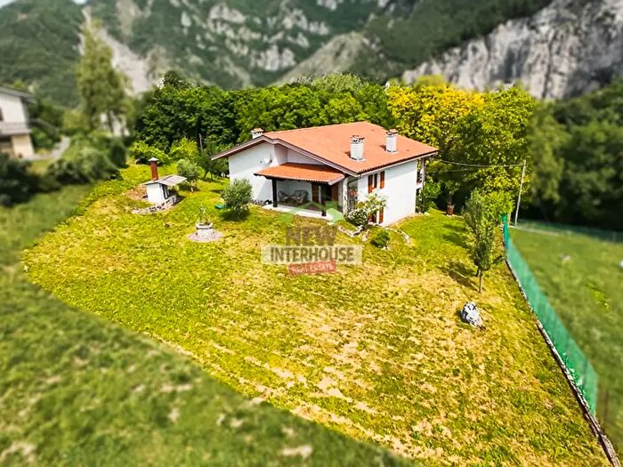 Appartamento con 8 locali in vendita in Via del Rifugio, Clauzetto