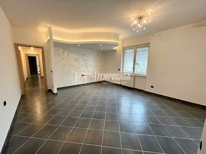 Appartamento trilocale in vendita in Via Campegna, Napoli