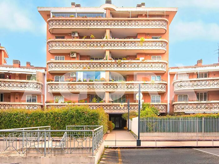 Appartamento trilocale in vendita in Roma