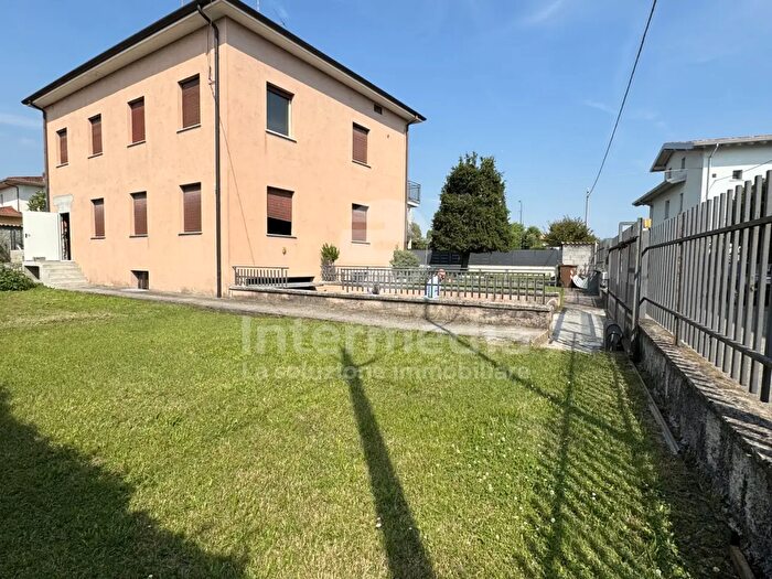 Casa con 6 locali in vendita in Via Po, Palazzolo Sull'Oglio
