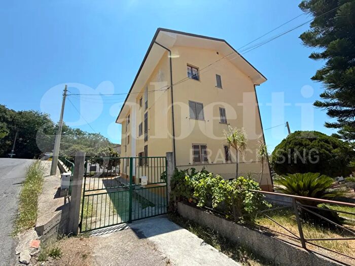 Appartamento quadrilocale in vendita in Via Cardinale Fabrizio Russo Snc, Belmonte Calabro